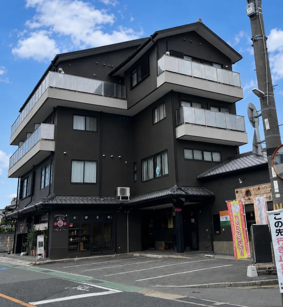 A&Kビルの外観